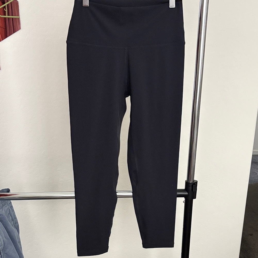 Elegant Black Women's Crop Leggings